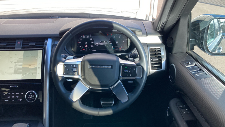 Land Rover Discovery 3.0 D300 Dynamic SE 5dr Auto Diesel Station Wagon